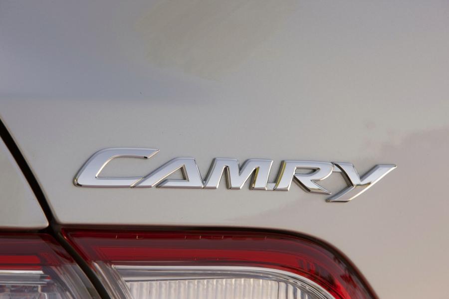  Toyota Camry Hybrid 2010 года  (фото 16 из 27)